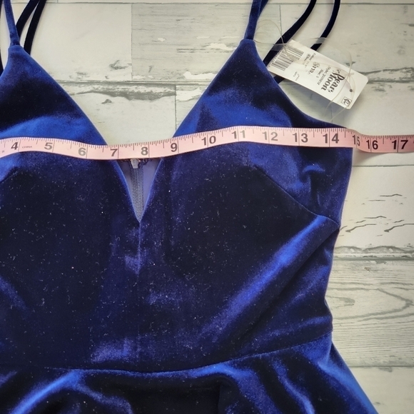 Dear Moon NWT  V-Neck Fit-and-Flare Velvet Dress Size 3 Juniors  Navy Blue - Picture 4 of 10